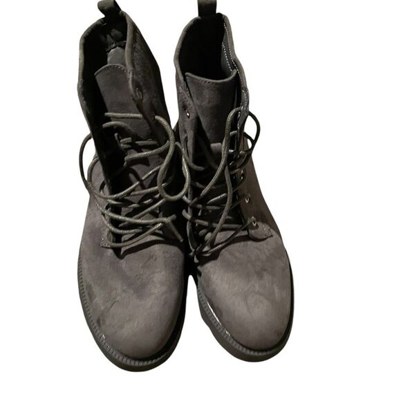 Just fab size 7.5 women’s  Gray Lace-Up Boots new never worn - Picture 1 of 4